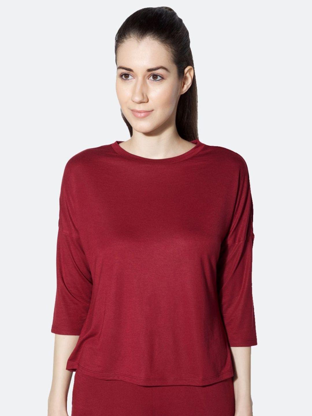 silvertraq women maroon solid slim fit t-shirt