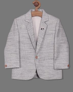 single-breasted blazer with notched lapel