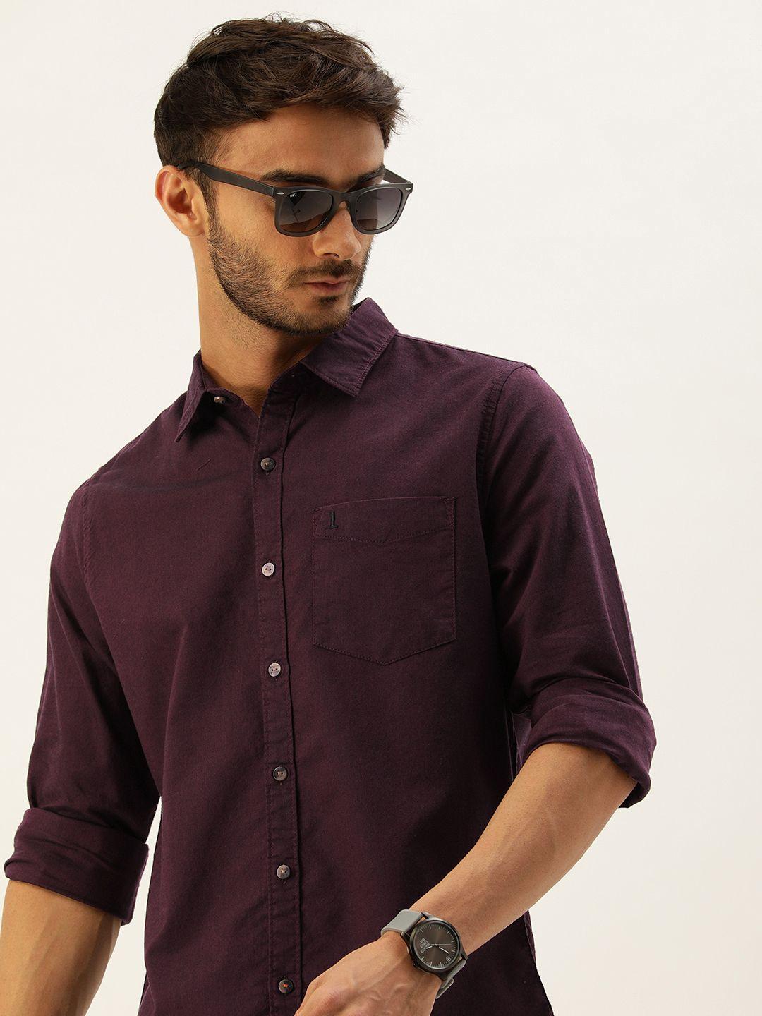 single men wine-coloured solid slim fit pure cotton casual shirt