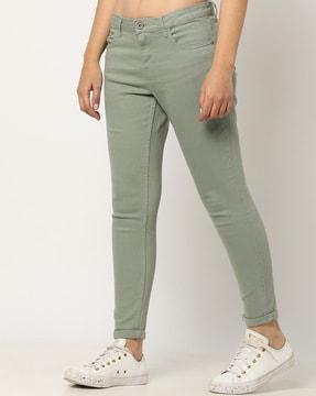 skinny fit jeans with rolled-up hems