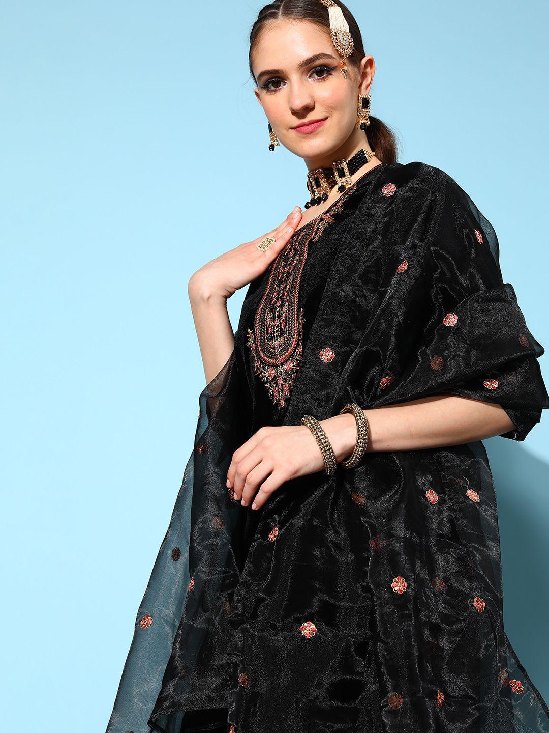 skylee women ethnic motifs velvet velvet kurta set