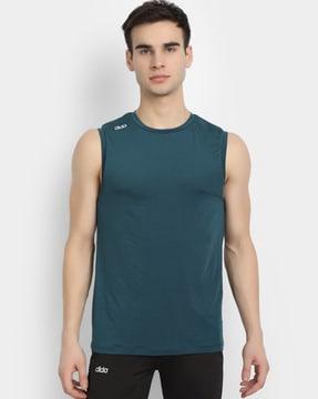 sleeveless crew- neck t-shirt