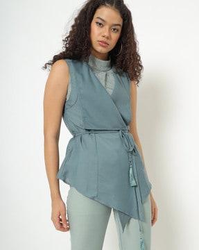 sleeveless asymmetric hem jacket with tie-up