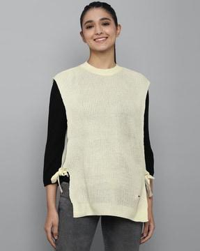 sleeveless crew-neck sweater