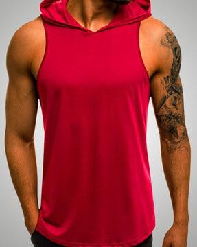 sleeveless hooded t-shirt