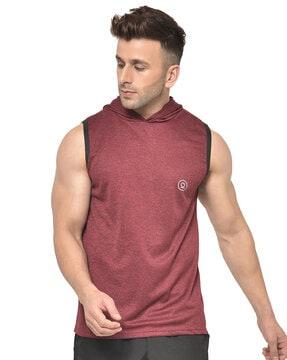 sleeveless hooded t-shirt