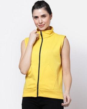 sleeveless jacket with pockets