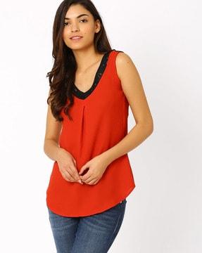 sleeveless top