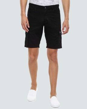 slim fit single-pleated city shorts