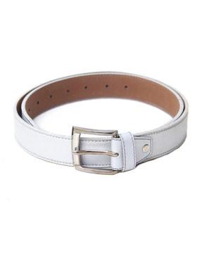 slim belt with buckle closure