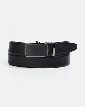 slim belt with buckle closure