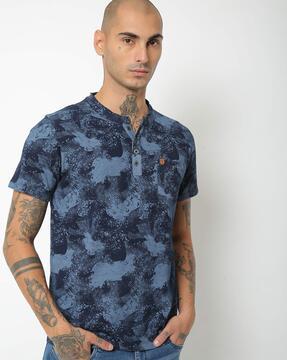 slim fit abstract print henley-neck t-shirt with patch pocket