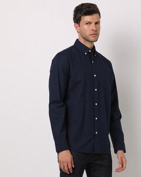 slim fit button-down collar shirt