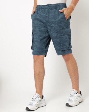 slim fit camo print cargo shorts