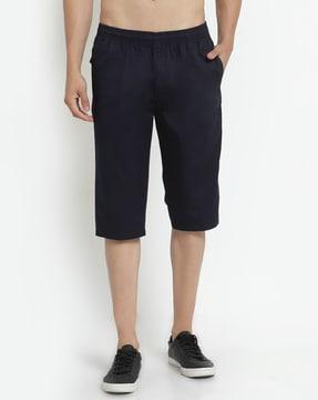 slim-fit cargo shorts with elasticated waistband