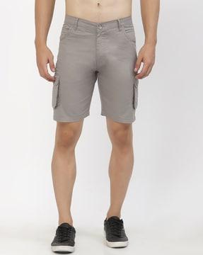 slim-fit cargo shorts with insert pockets