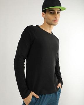 slim fit crew-neck raglan-sleeve t-shirt