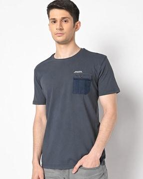 slim fit crew-neck t-shirt with patch pocket
