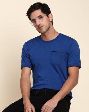 slim fit crew-neck t-shirt with patch pocket