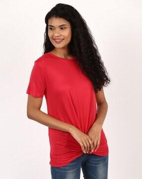 slim fit crew-neck t-shirt with twisted hemline