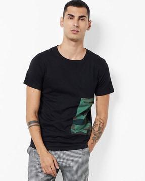 slim fit crew-neck t-shirt with zip pocket