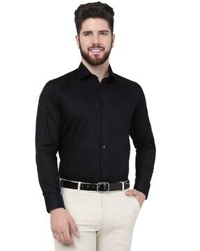 slim fit cutaway-collar shirt