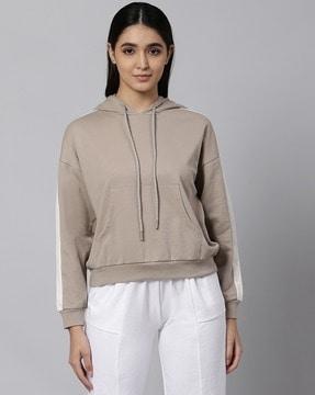 slim fit hoodie with kangaroo pocket