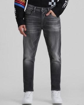 slim fit jeans with 5-pocket styling