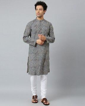 slim fit kurta with mandarin collar