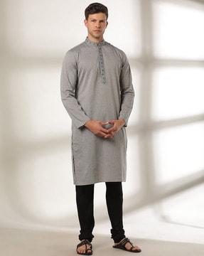 slim fit kurta with mandarin collar