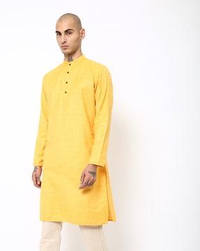 slim fit kurta with slip pockets