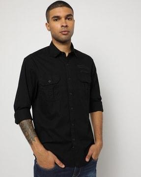 slim fit shirt with button-flap pockets