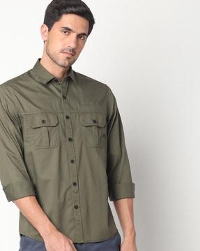 slim fit shirt with buttoned flap pockets