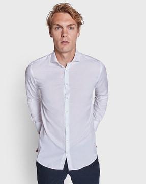 slim fit shirt with cutaway collar