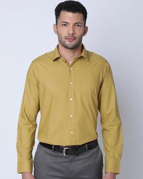 slim fit shirt with cutaway-collar