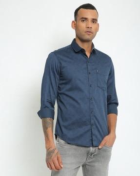 slim fit shirt with patch pocket