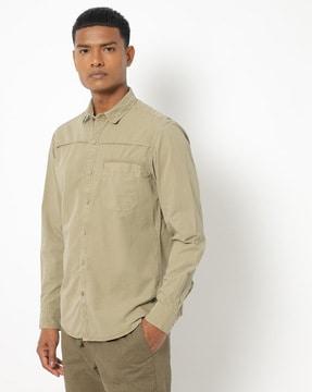 slim fit shirt with patch pocket