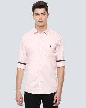 slim fit shirt with patch pocket