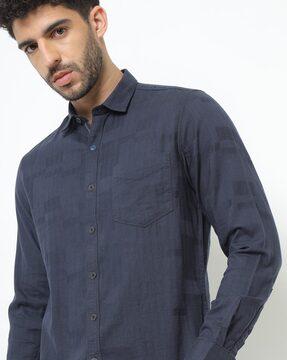 slim fit shirt with patch pocket