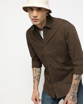 slim fit shirt with patch pocket