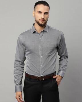 slim fit shirt with patch pocket