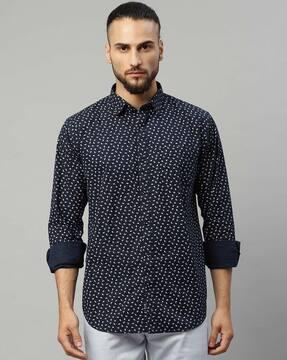 slim fit shirt with patch pocket