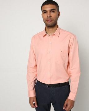 slim fit shirt with patch pocket