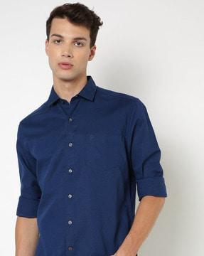 slim fit shirt with patch pocket