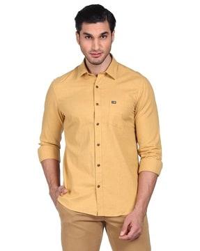 slim fit shirt with patch pocket