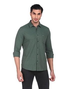 slim fit shirt with patch pocket