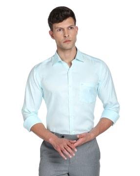 slim fit shirt with patch pocket