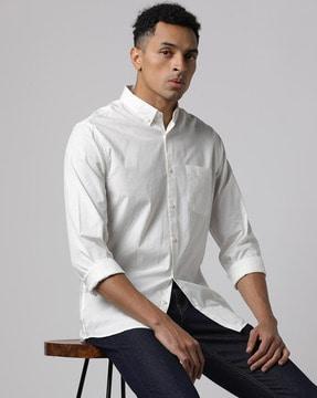 slim fit shirt with patch pocket