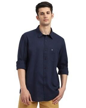 slim fit shirt with patch pocket