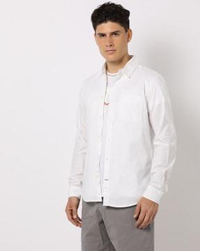 slim fit shirt with patch pocket